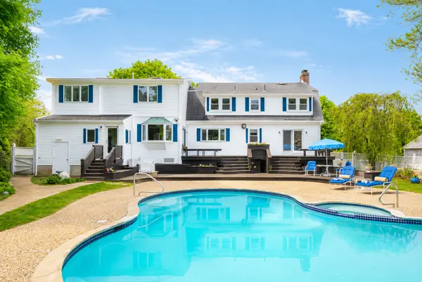 8 Atlantic Rd, Gloucester, MA 01930-3206