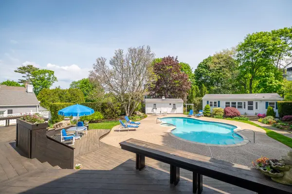 8 Atlantic Rd, Gloucester, MA 01930-3206