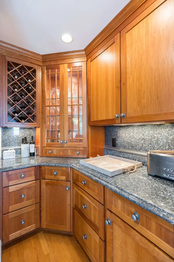 70 Grapevine Rd #B, Gloucester, MA 01930-4245
