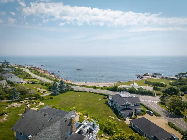 70 Grapevine Rd #B, Gloucester, MA 01930-4245