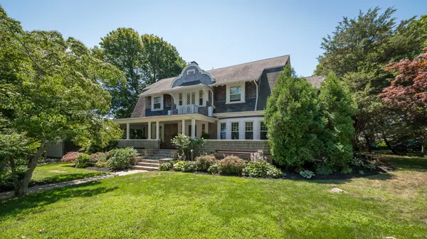 8 Brier Rd, Gloucester, MA 01930-3216