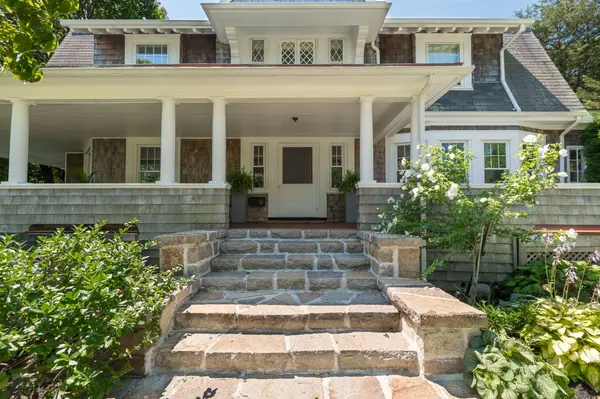 8 Brier Rd, Gloucester, MA 01930-3216