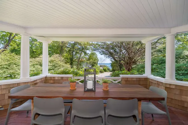 8 Brier Rd, Gloucester, MA 01930-3216