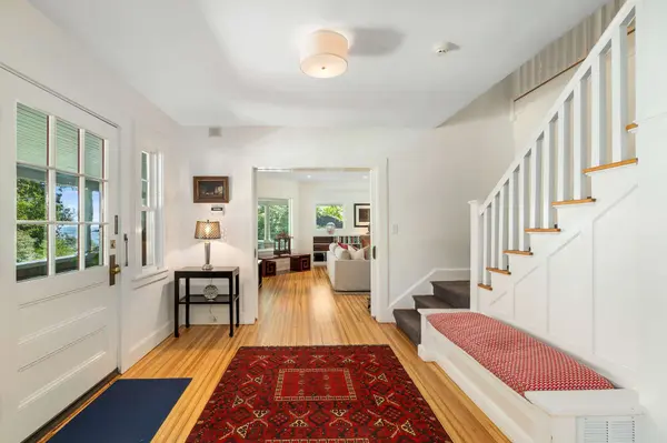 8 Brier Rd, Gloucester, MA 01930-3216