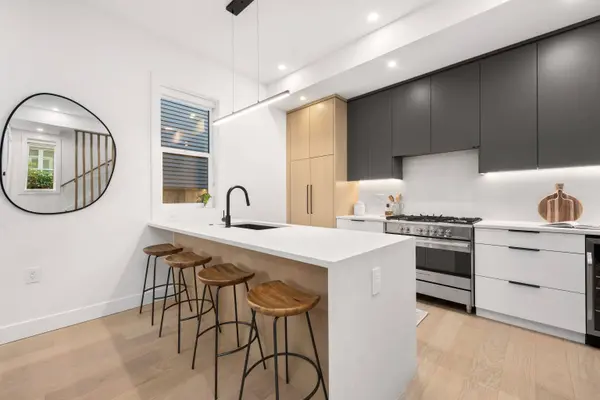 1220 E 11th AVE, Vancouver, BC V5T 2G3