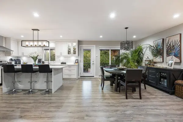 6470 130 ST, Surrey, BC V3W 4J1