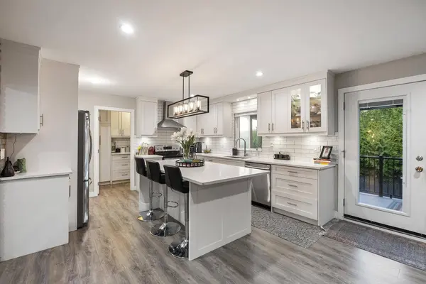 6470 130 ST, Surrey, BC V3W 4J1