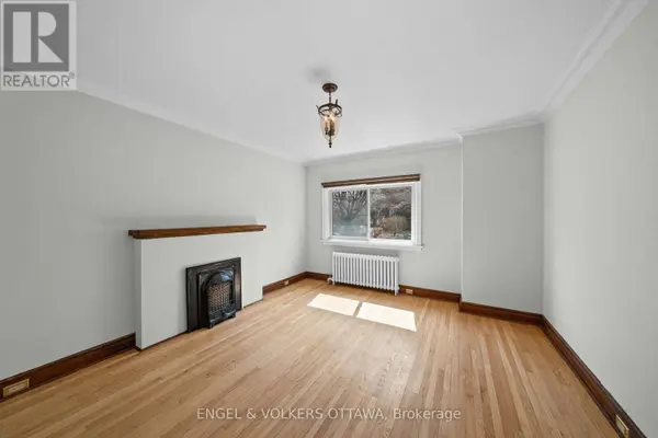 7 INGLEWOOD PLACE, Ottawa, ON K1Y4C2