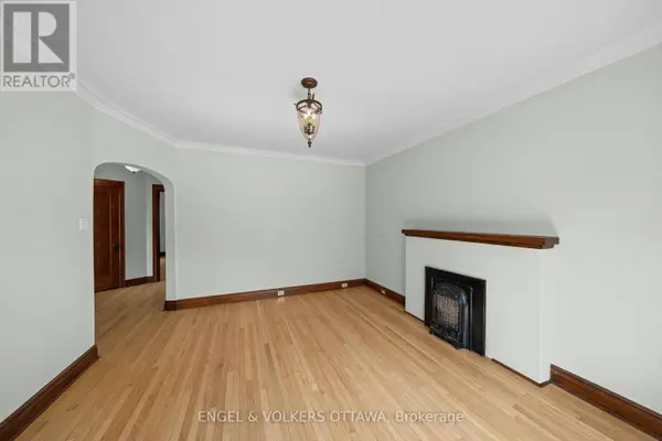 7 INGLEWOOD PLACE, Ottawa, ON K1Y4C2