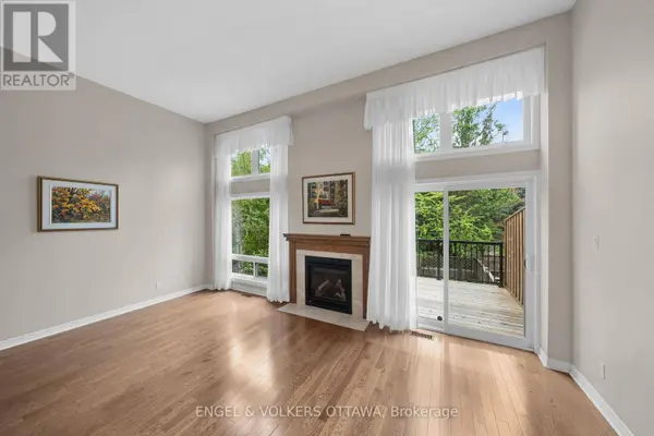 44 DUNBARTON COURT, Ottawa, ON K1K4L4