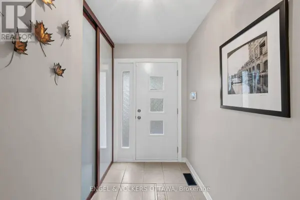 44 DUNBARTON COURT, Ottawa, ON K1K4L4