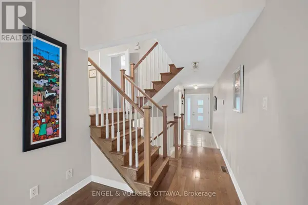 44 DUNBARTON COURT, Ottawa, ON K1K4L4