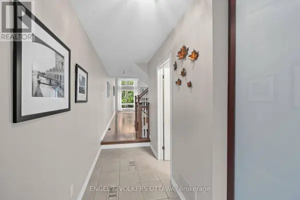 44 DUNBARTON COURT, Ottawa, ON K1K4L4