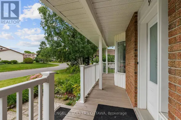 25 ANTLER AVENUE, Ottawa, ON K2J1Z4
