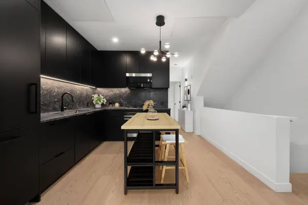 650 E 2nd ST #122, North Vancouver, BC V7L 1E3