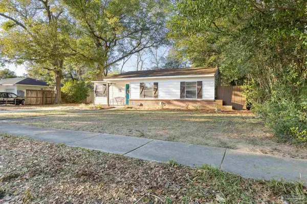 904 E Texar Dr, Pensacola, FL 32503