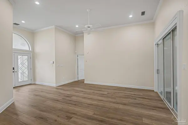 3175 Marcus Pointe Blvd, Pensacola, FL 32505
