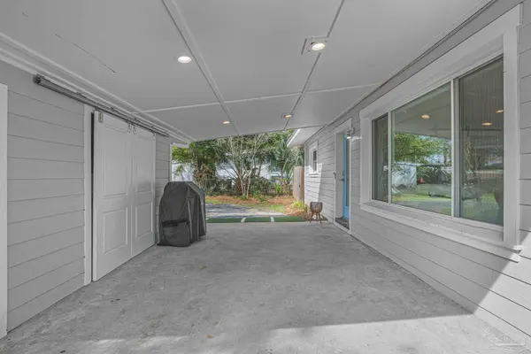 306 Shoreline Dr, Gulf Breeze, FL 32561