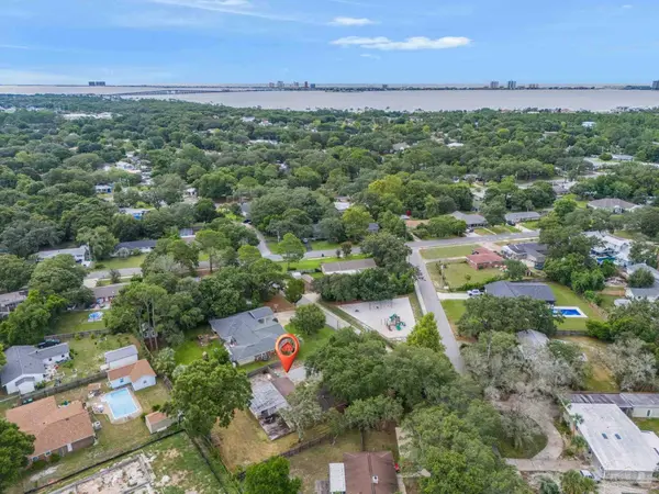 416 Norwich Dr, Gulf Breeze, FL 32561