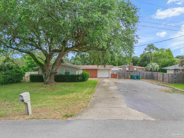 416 Norwich Dr, Gulf Breeze, FL 32561