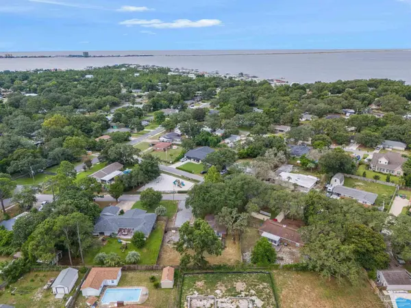 416 Norwich Dr, Gulf Breeze, FL 32561