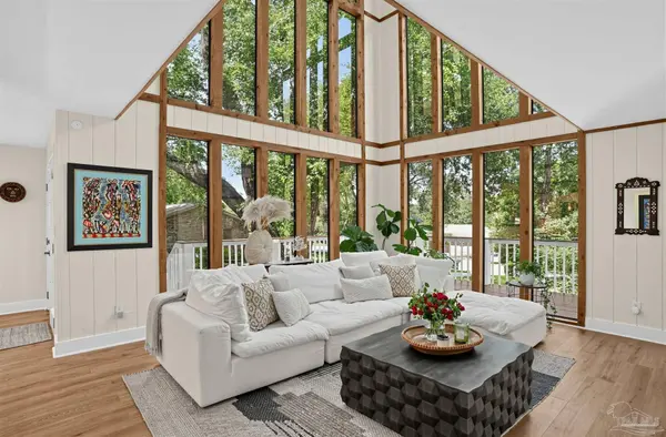 4845 Peacock Dr