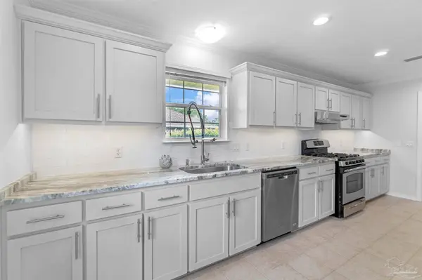 6021 Firefly Dr, Pensacola, FL 32507