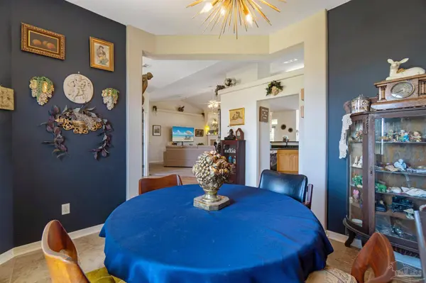 3312 Holt Cir, Pensacola, FL 32526