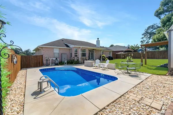 3312 Holt Cir, Pensacola, FL 32526