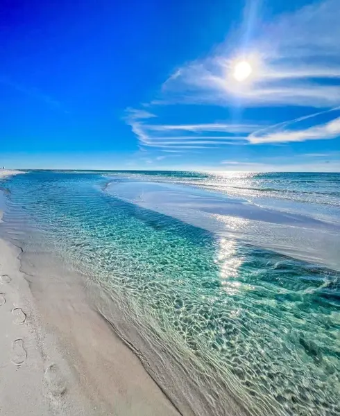 pensacola-beach-florida-v0-hr5v82962gmc1