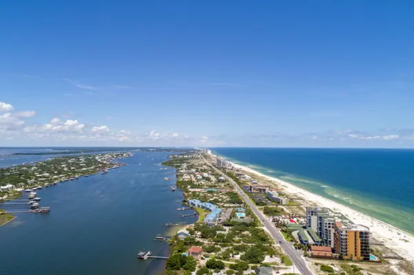 Best Places to Live Near Pensacola Beach (Close to the Sand Without Living in Chaos),Sean Killingsworth