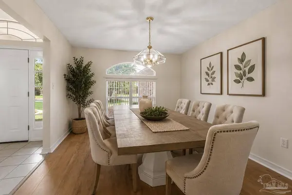 8335 Onich Dr, Navarre, FL 32566