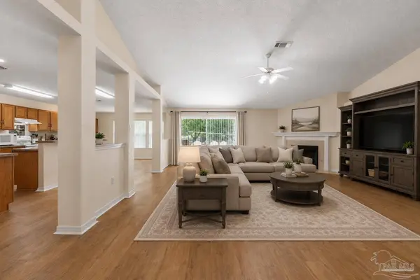 8335 Onich Dr, Navarre, FL 32566