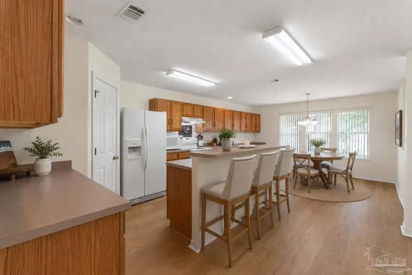 8335 Onich Dr, Navarre, FL 32566