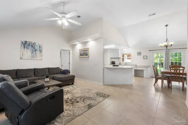 8708 Laredo St, Navarre, FL 32566