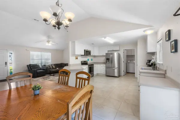 8708 Laredo St, Navarre, FL 32566