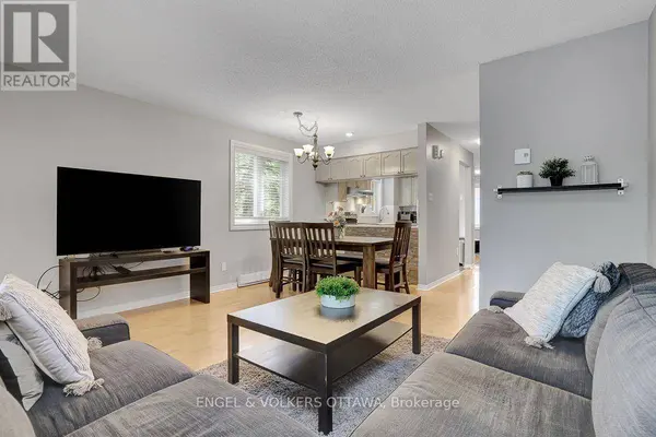 382 BRISTON PRIVATE, Ottawa, ON K1G5R2