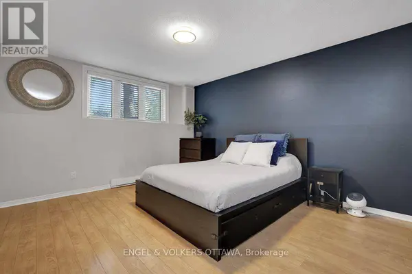 382 BRISTON PRIVATE, Ottawa, ON K1G5R2