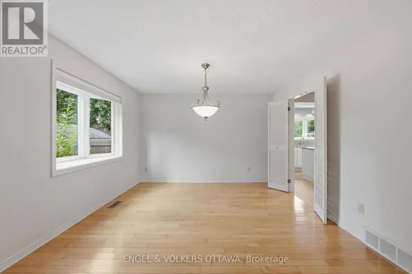 885 PLANTE DRIVE, Ottawa, ON K1V9E3