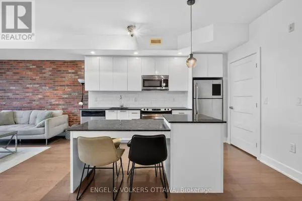 2785 Baseline RD #310, Ottawa, ON K2H1G9