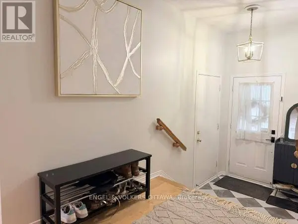 124 LANDOVER CRESCENT, Ottawa, ON K2M2W2