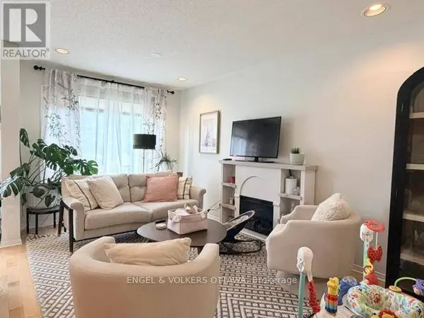 124 LANDOVER CRESCENT, Ottawa, ON K2M2W2
