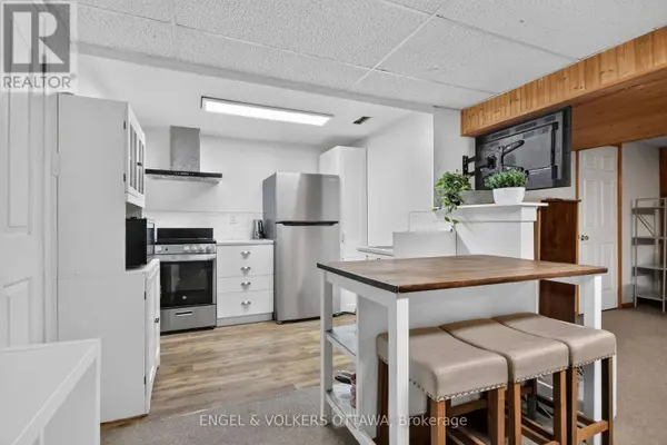 138 SHERWAY DRIVE, Ottawa, ON K2J1P1