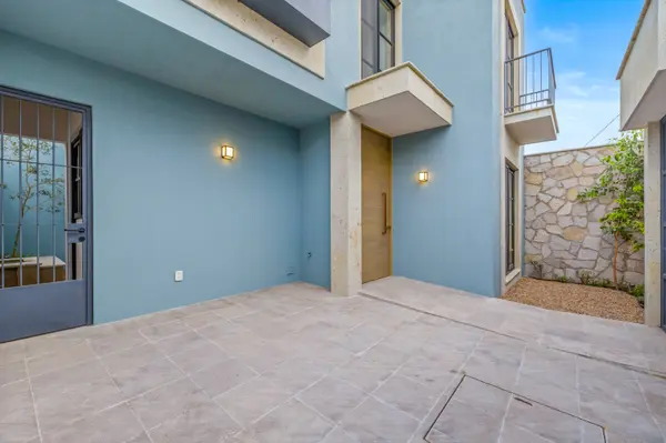 La Aurora Townhouse-Blue