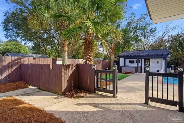 421 Cumberland Ave, Gulf Breeze, FL 32561