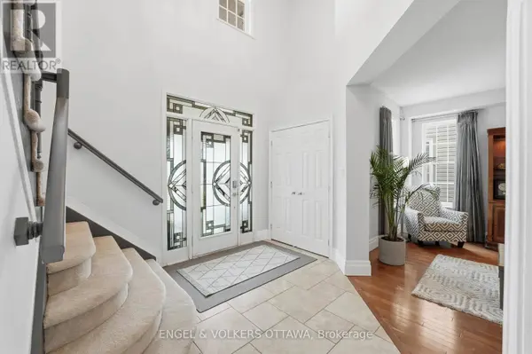 31 LEATHERWOOD CRESCENT, Ottawa, ON K2J4X9