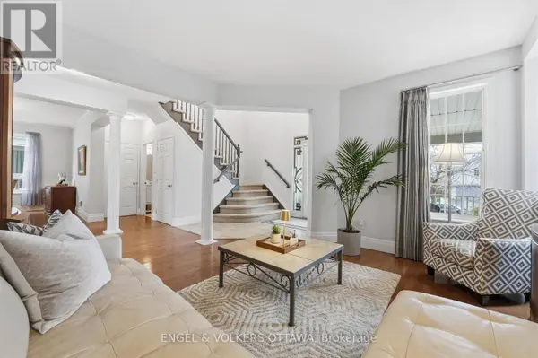 31 LEATHERWOOD CRESCENT, Ottawa, ON K2J4X9