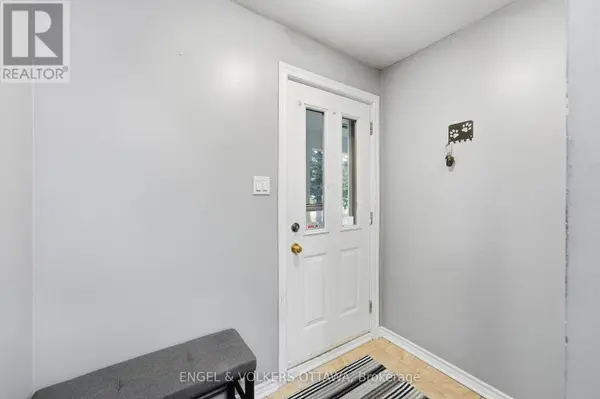 84 MONTEREY DRIVE, Ottawa, ON K2H7A7