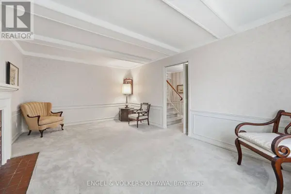 1837 FERNCROFT CRESCENT, Ottawa, ON K1H7B4