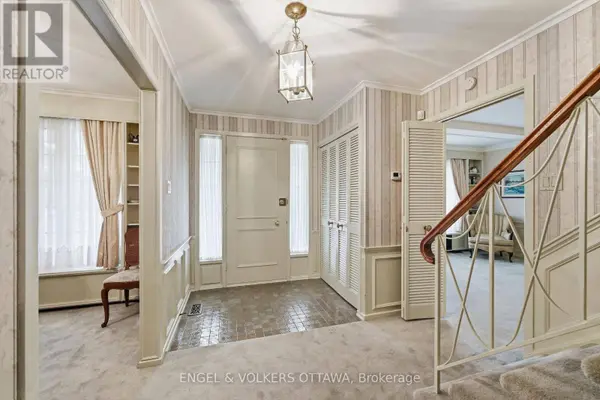 1837 FERNCROFT CRESCENT, Ottawa, ON K1H7B4